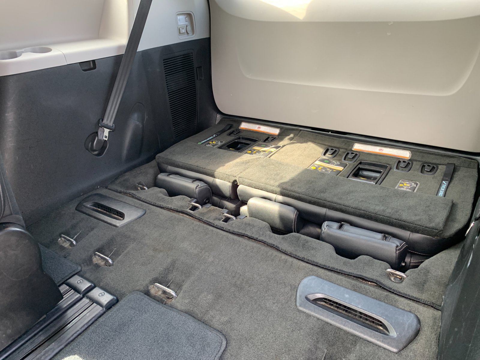 Certified Used 2018 Gray Toyota SE Premium image 19