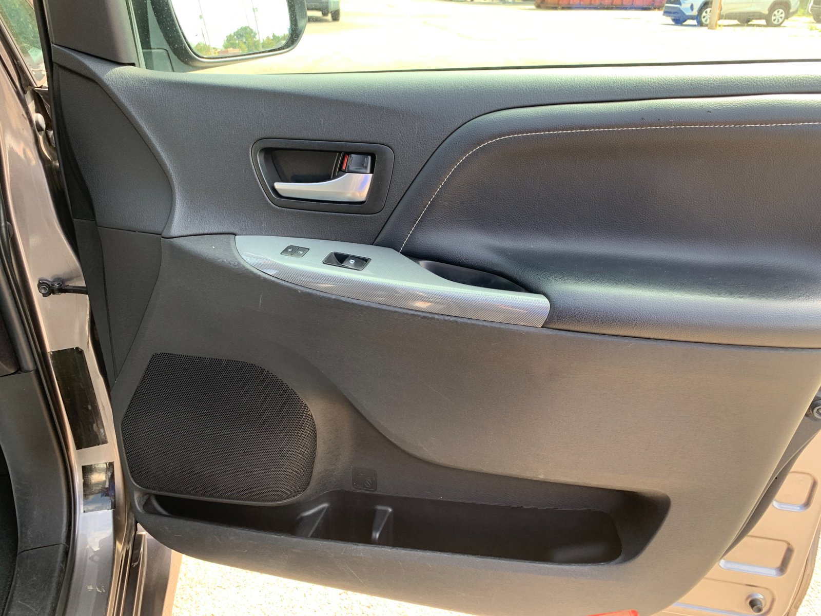 Certified Used 2018 Gray Toyota SE Premium image 21