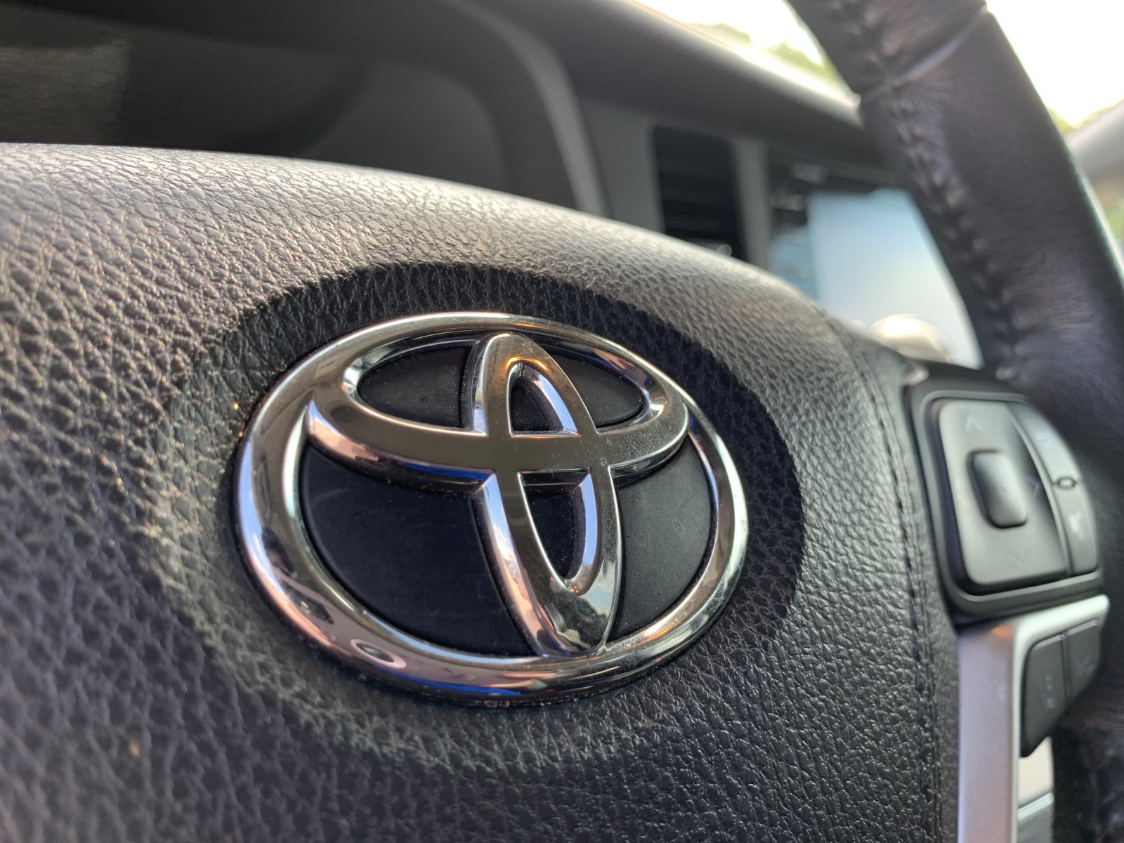 Certified Used 2018 Gray Toyota SE Premium image 36