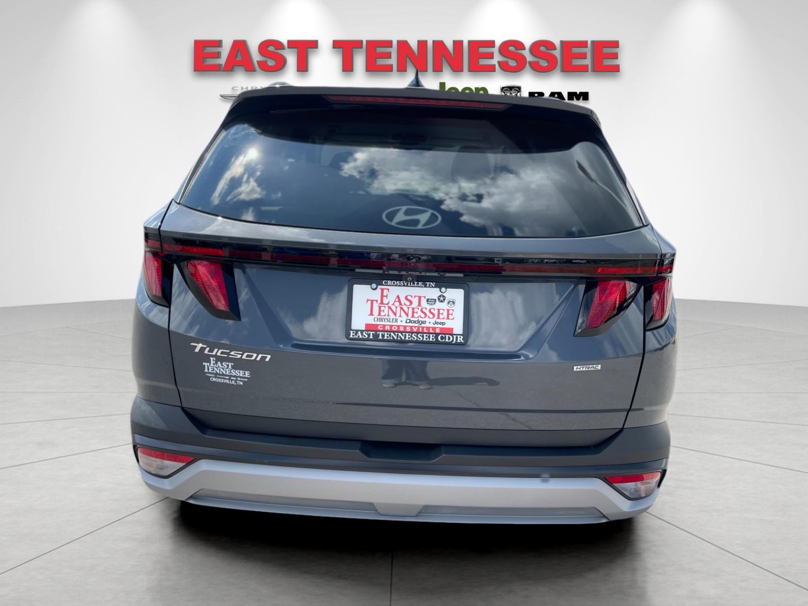 Used 2025 Gray Hyundai SEL image 4