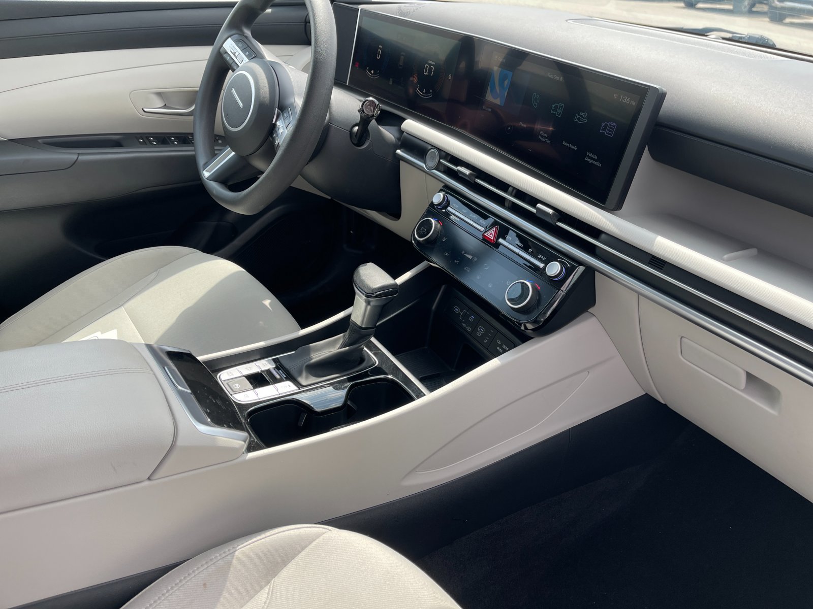 Used 2025 Gray Hyundai SEL image 19