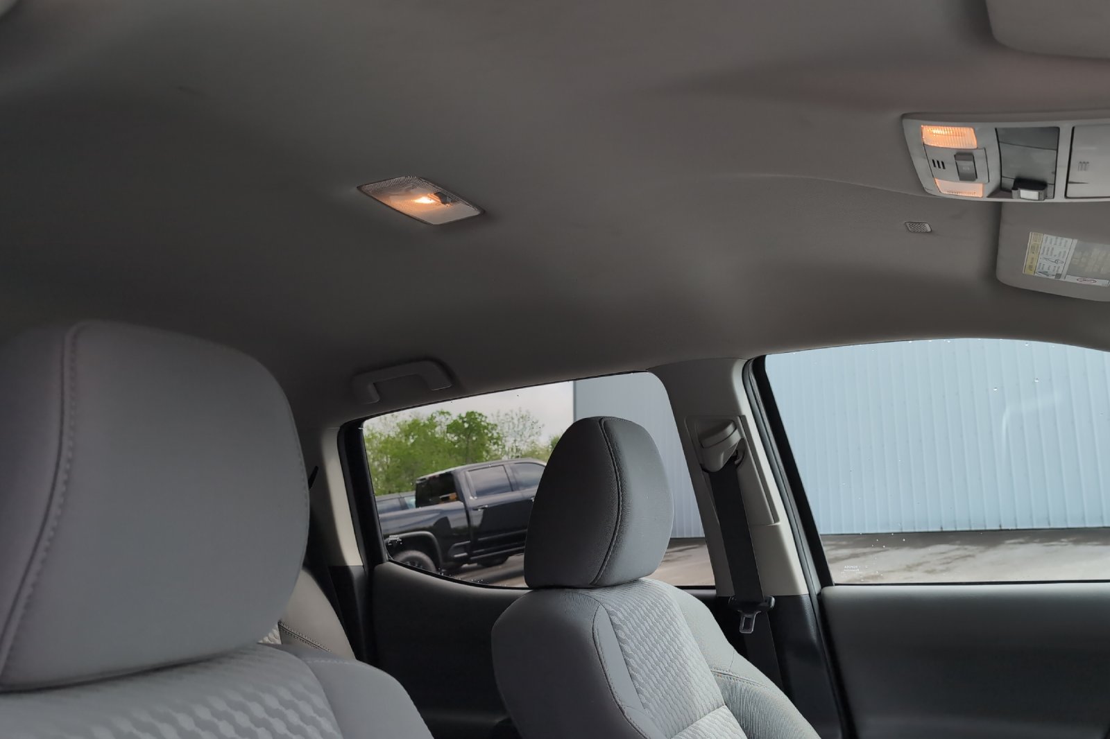 Used 2020 White Toyota SR image 17