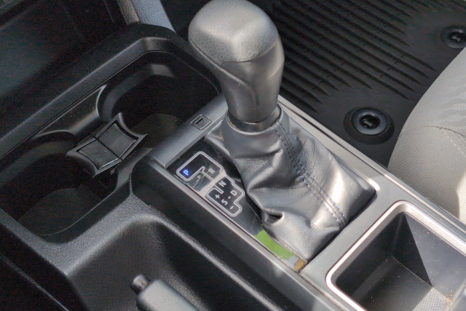 Used 2020 White Toyota SR image 21