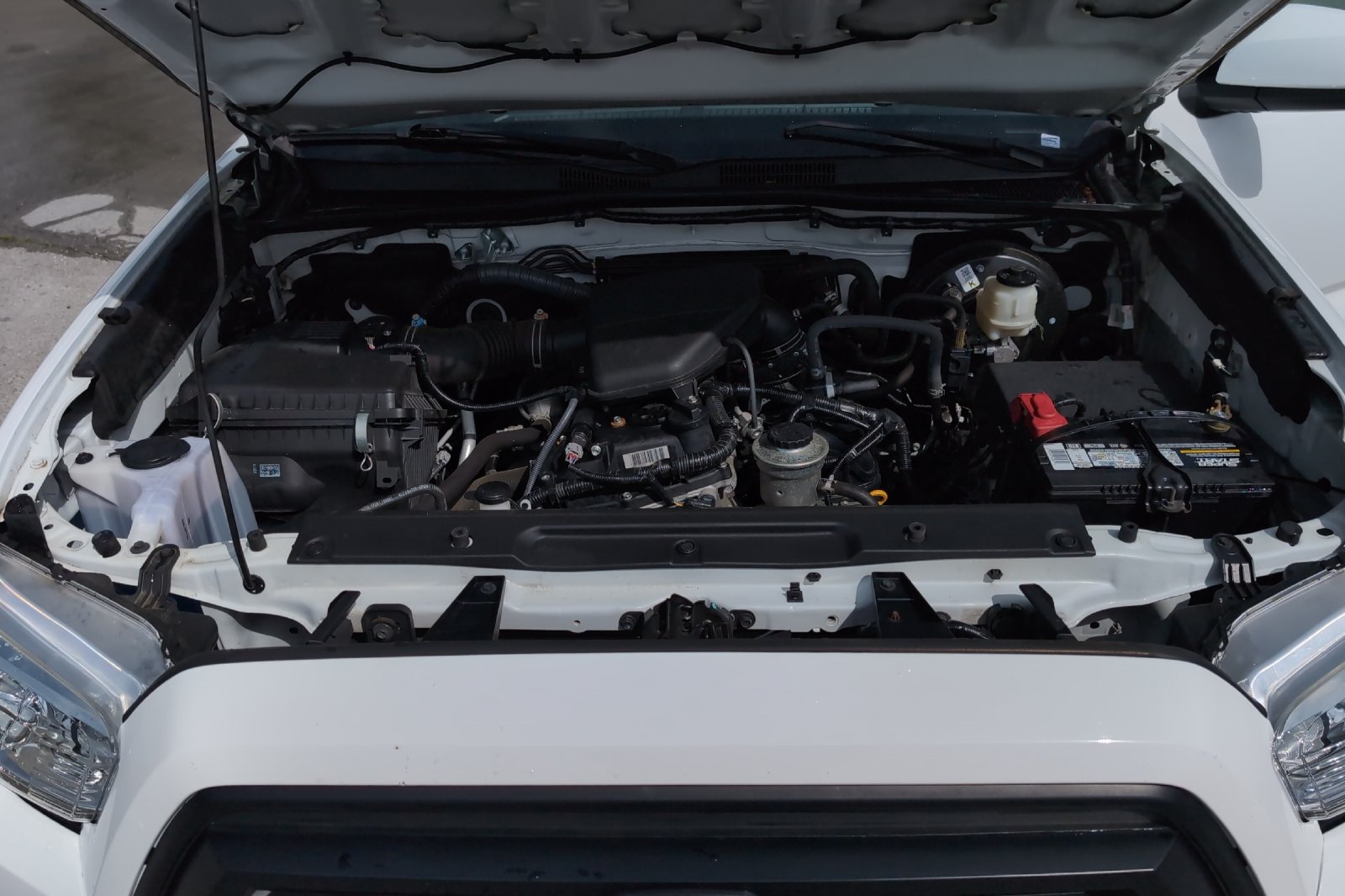 Used 2020 White Toyota SR image 27