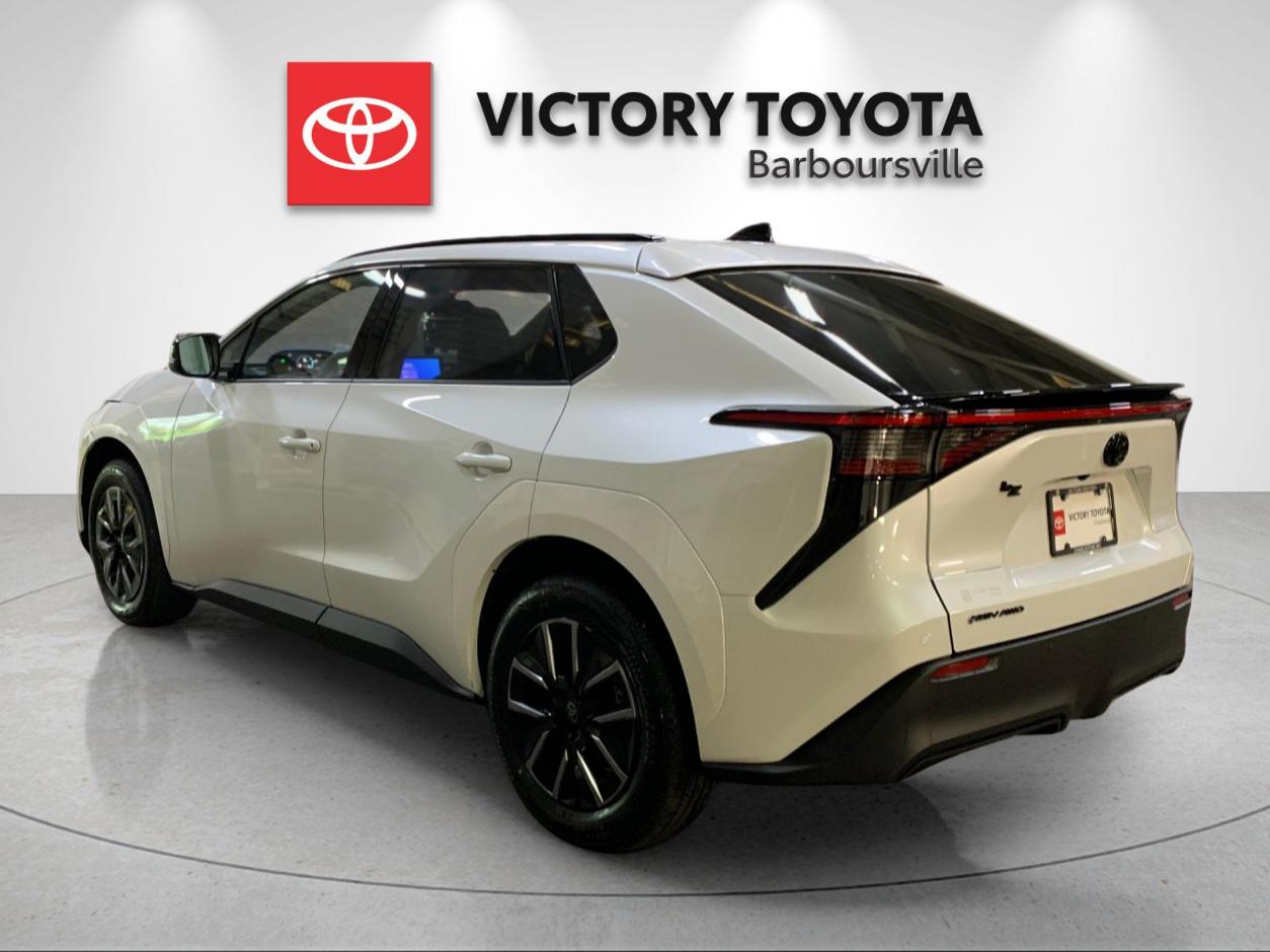 New 2026 Wind Chill Pearl Toyota XLE image 3