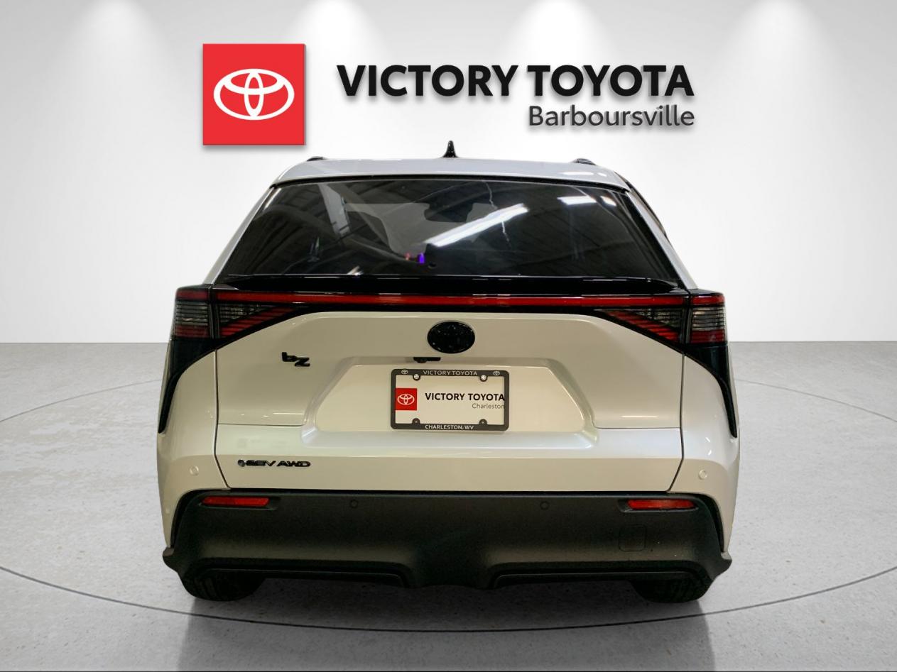 New 2026 Wind Chill Pearl Toyota XLE image 4