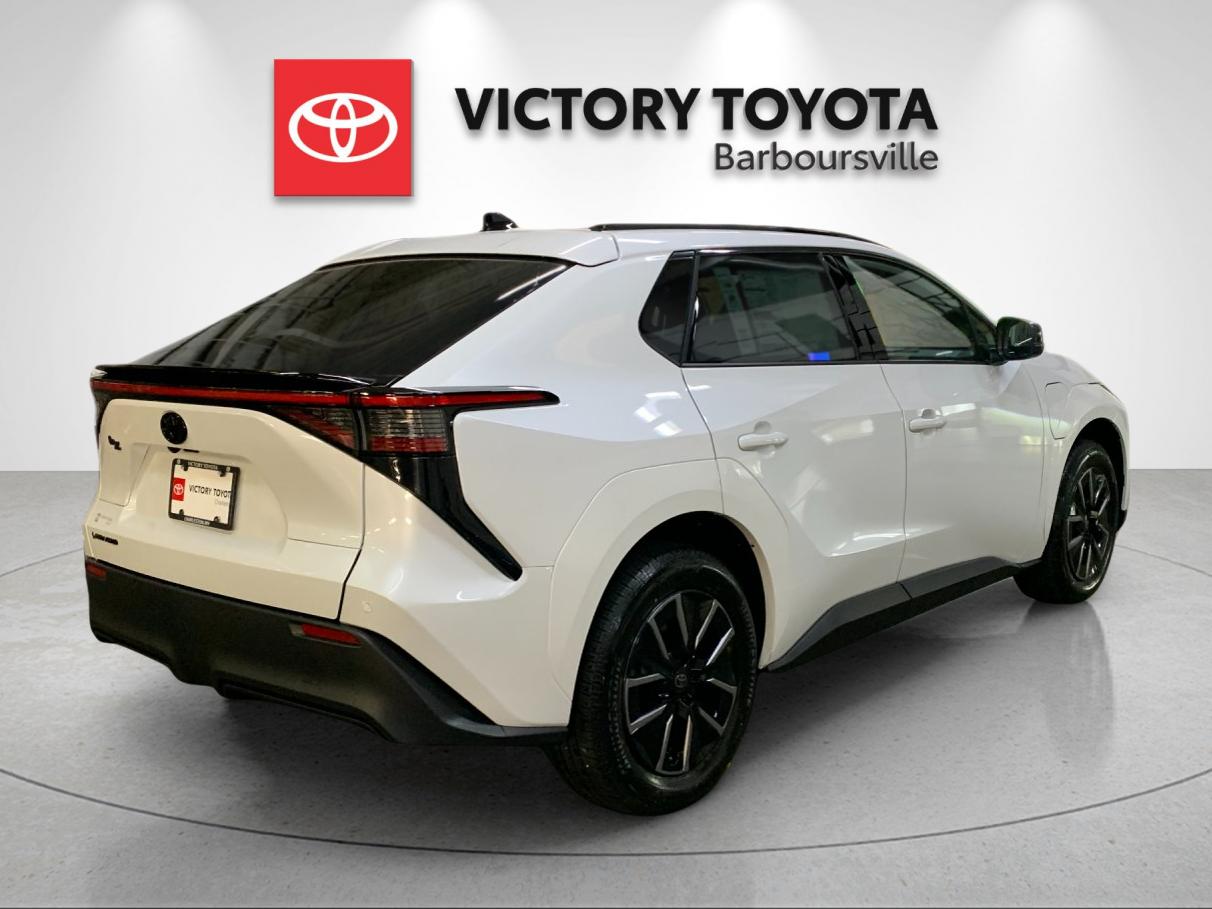 New 2026 Wind Chill Pearl Toyota XLE image 7