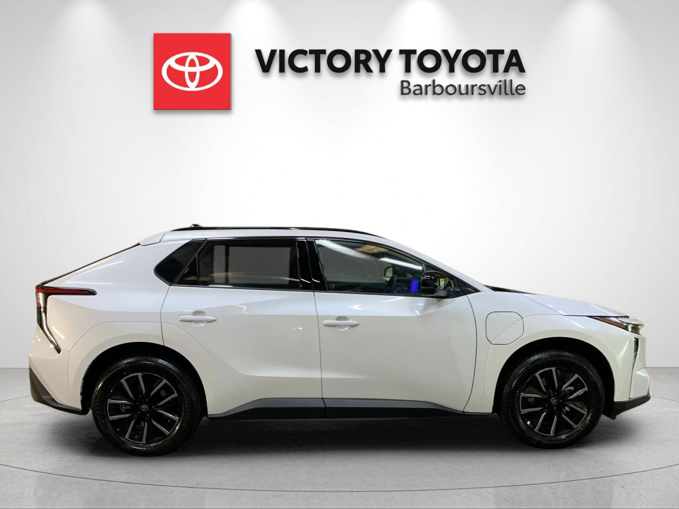 New 2026 Wind Chill Pearl Toyota XLE image 6
