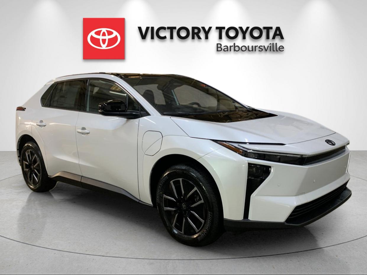 New 2026 Wind Chill Pearl Toyota XLE image 5