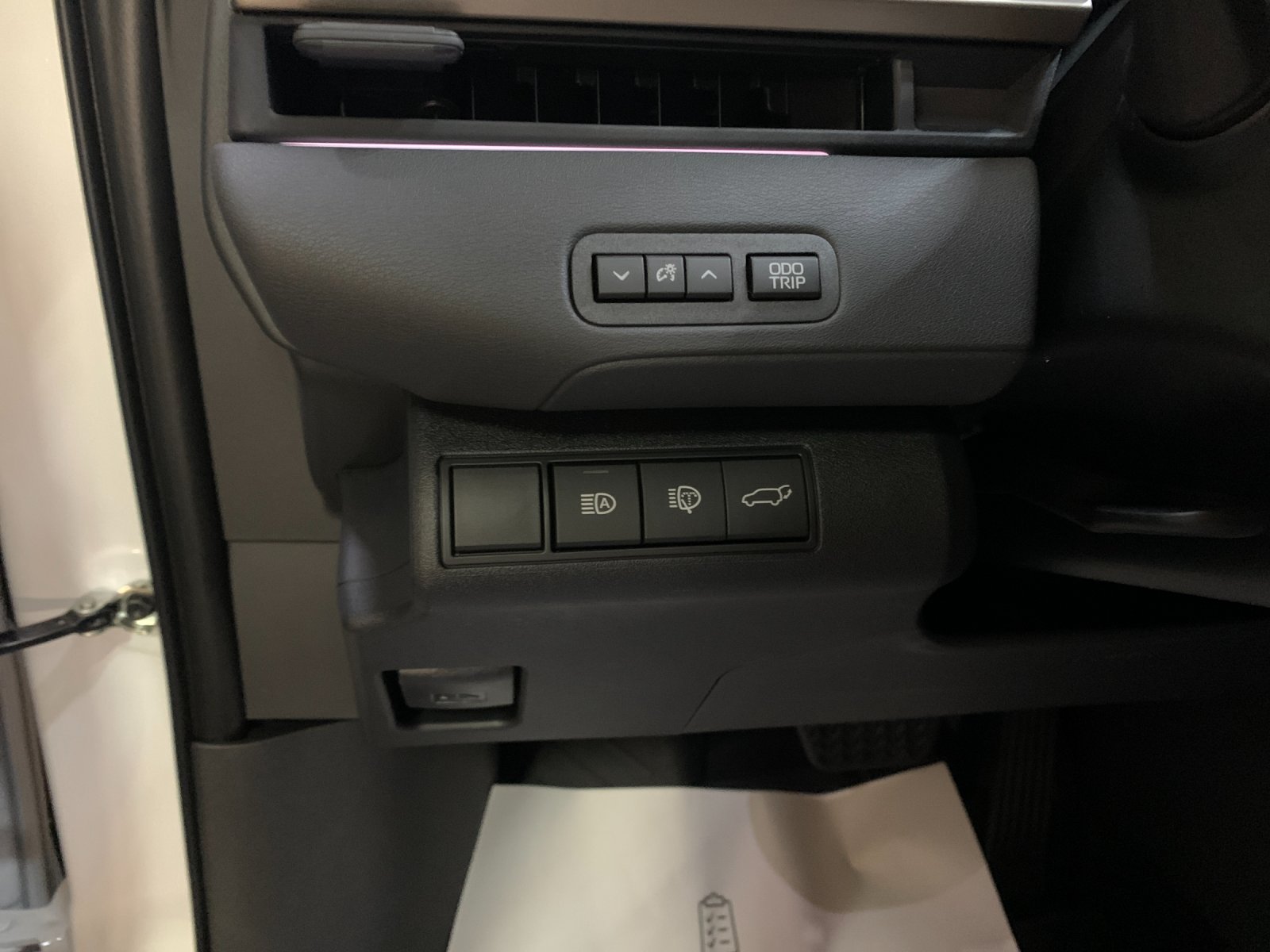 New 2026 Wind Chill Pearl Toyota XLE image 32