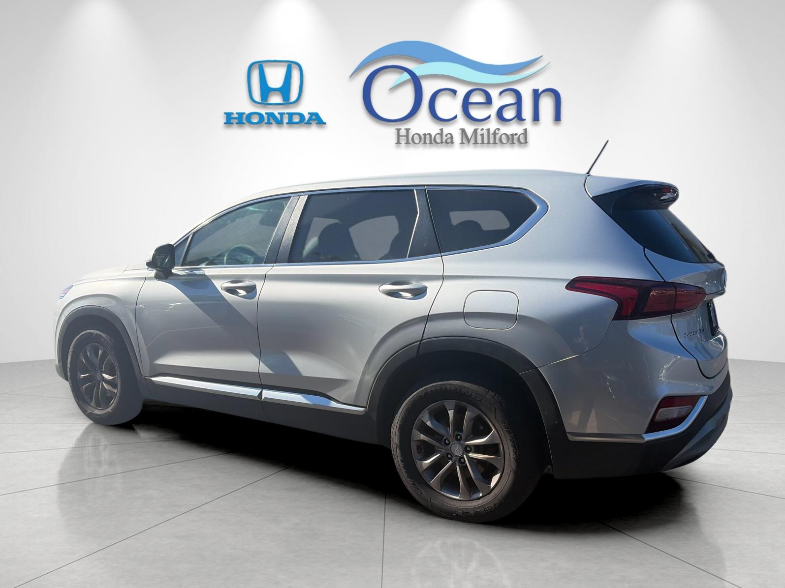 Used 2020 Silver Hyundai SE image 5