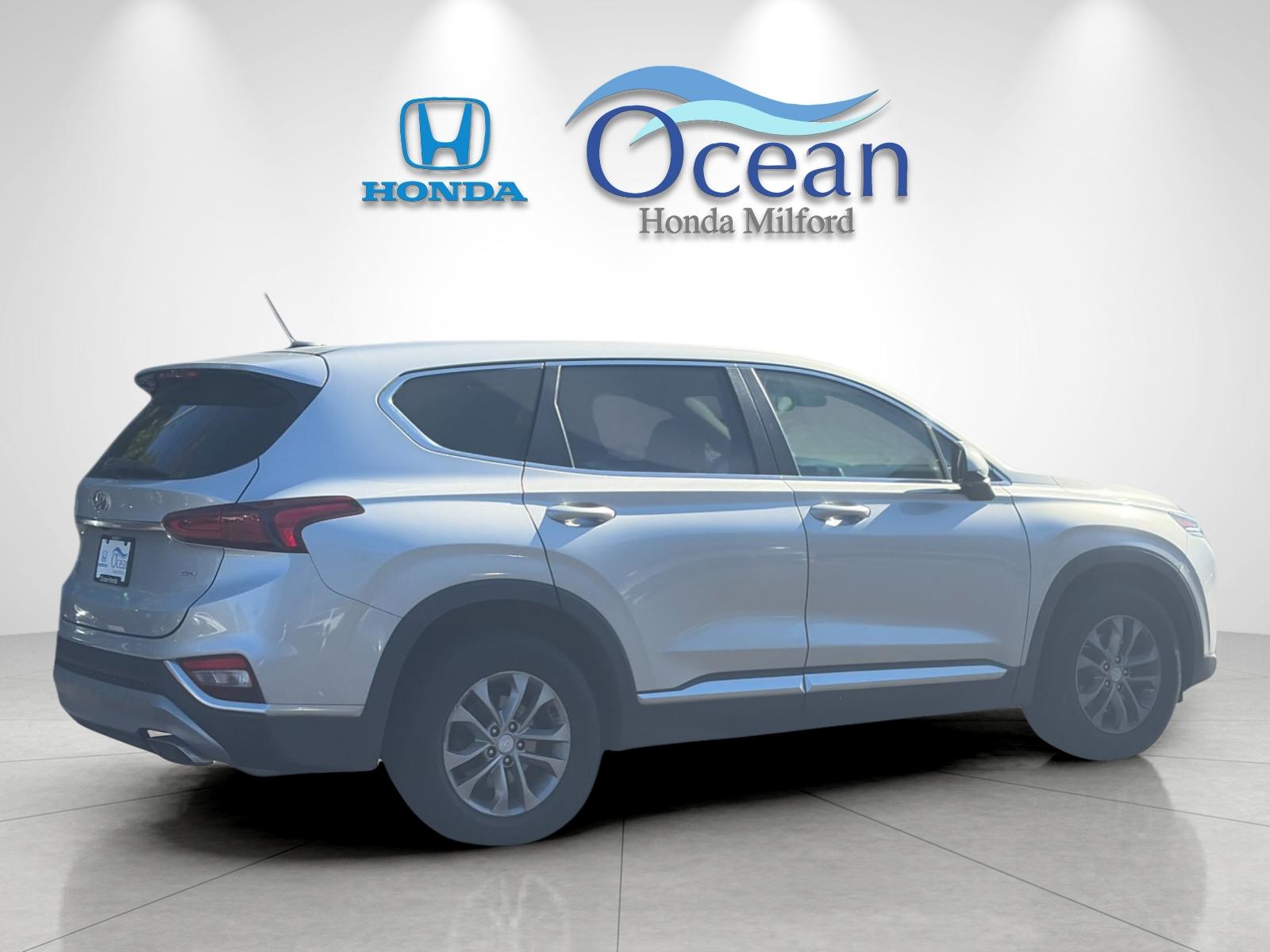 Used 2020 Silver Hyundai SE image 3