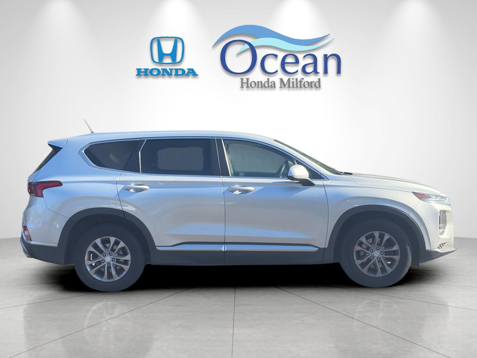 Used 2020 Silver Hyundai SE image 2