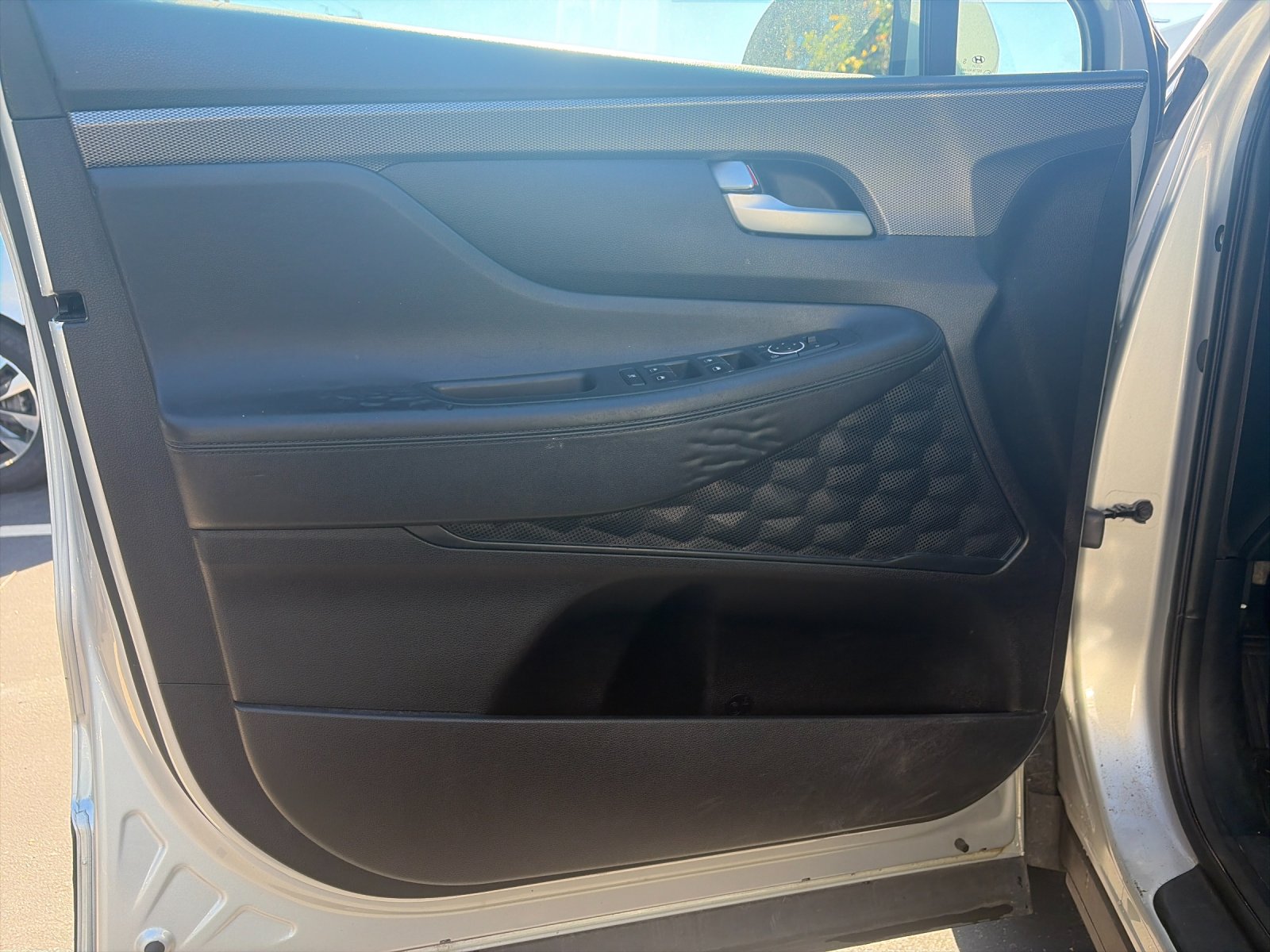Used 2020 Silver Hyundai SE image 12