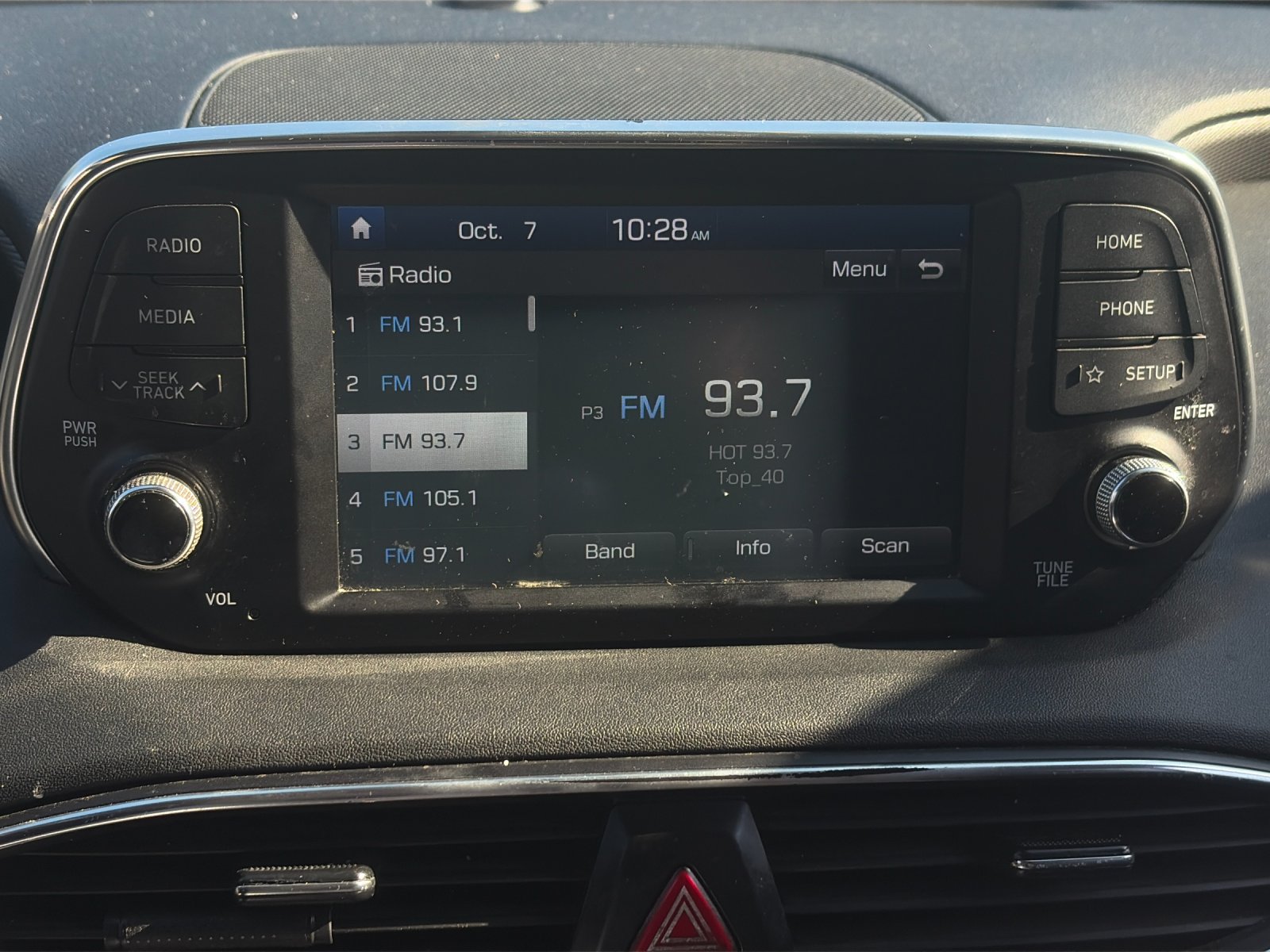 Used 2020 Silver Hyundai SE image 19