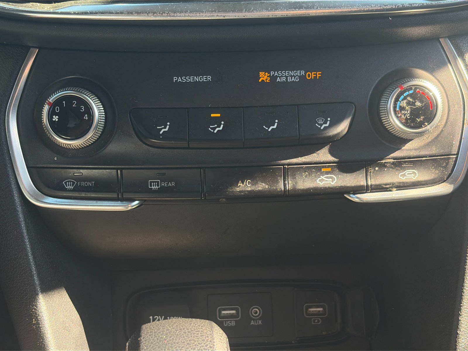 Used 2020 Silver Hyundai SE image 22