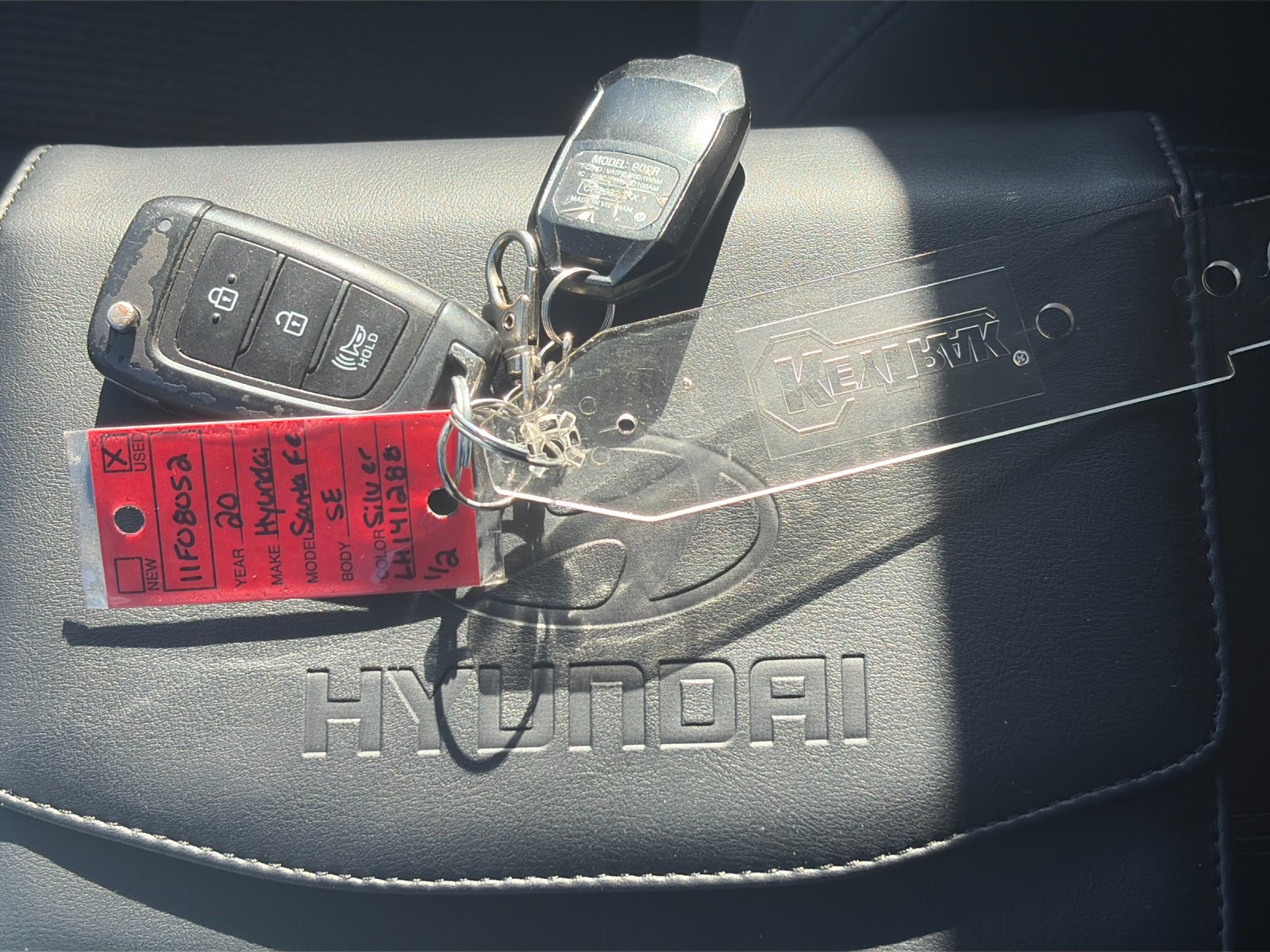 Used 2020 Silver Hyundai SE image 9