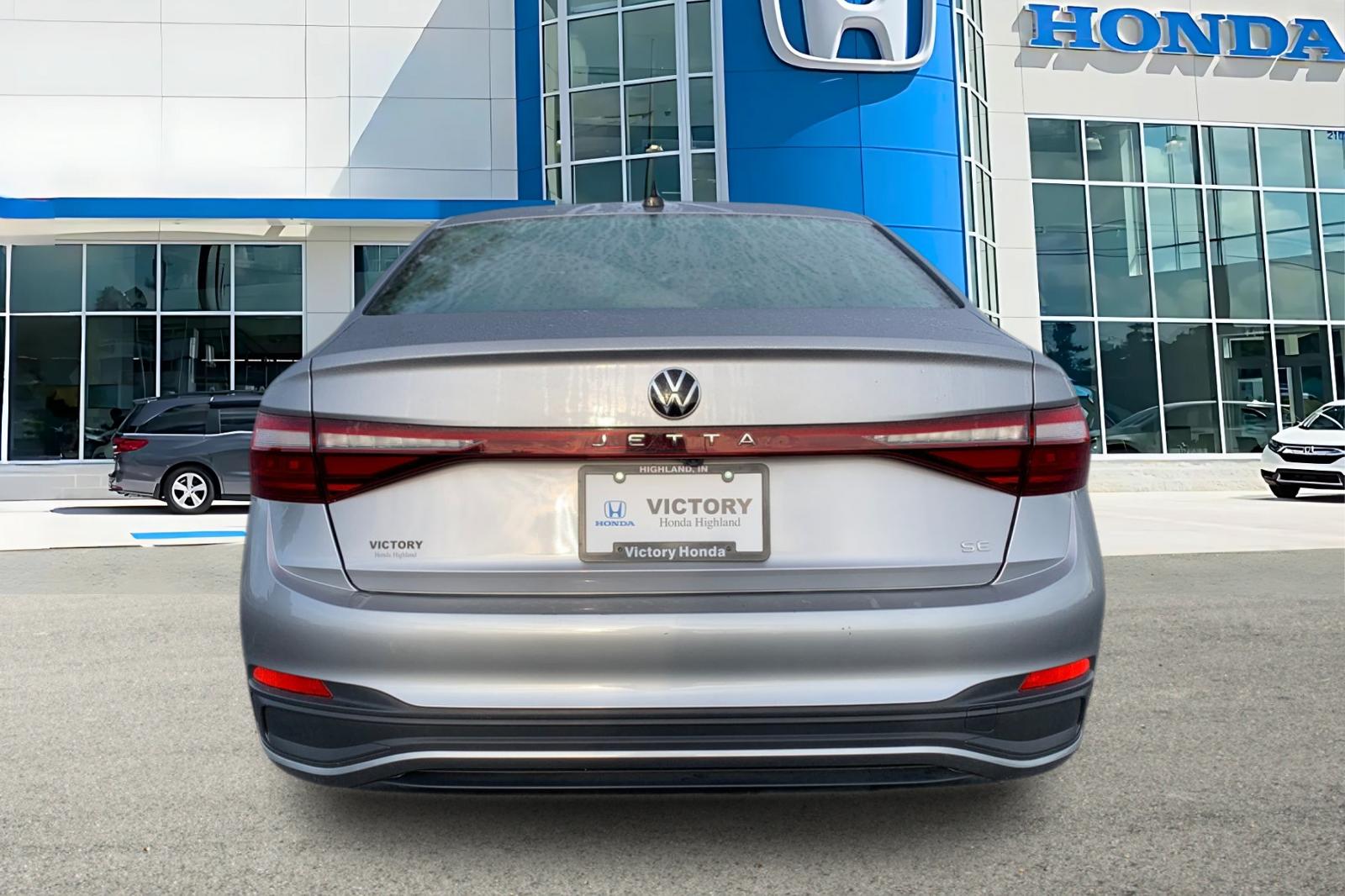 Used 2025  Volkswagen 1.5T SE image 4