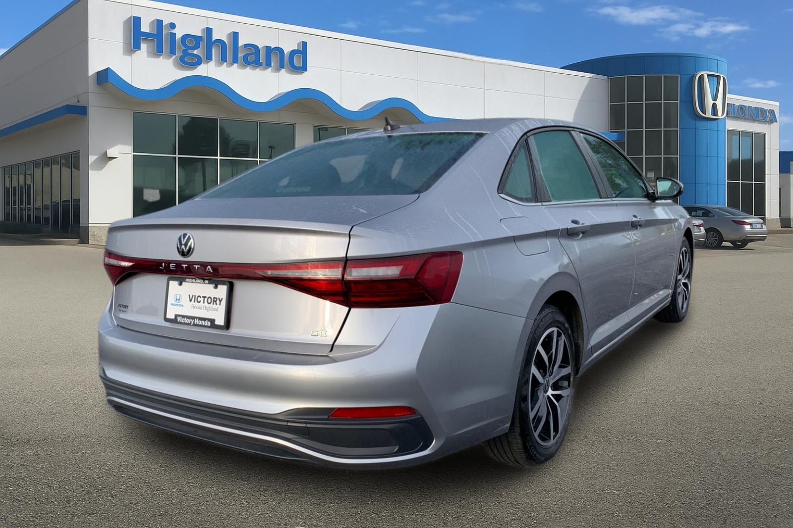 Used 2025  Volkswagen 1.5T SE image 5