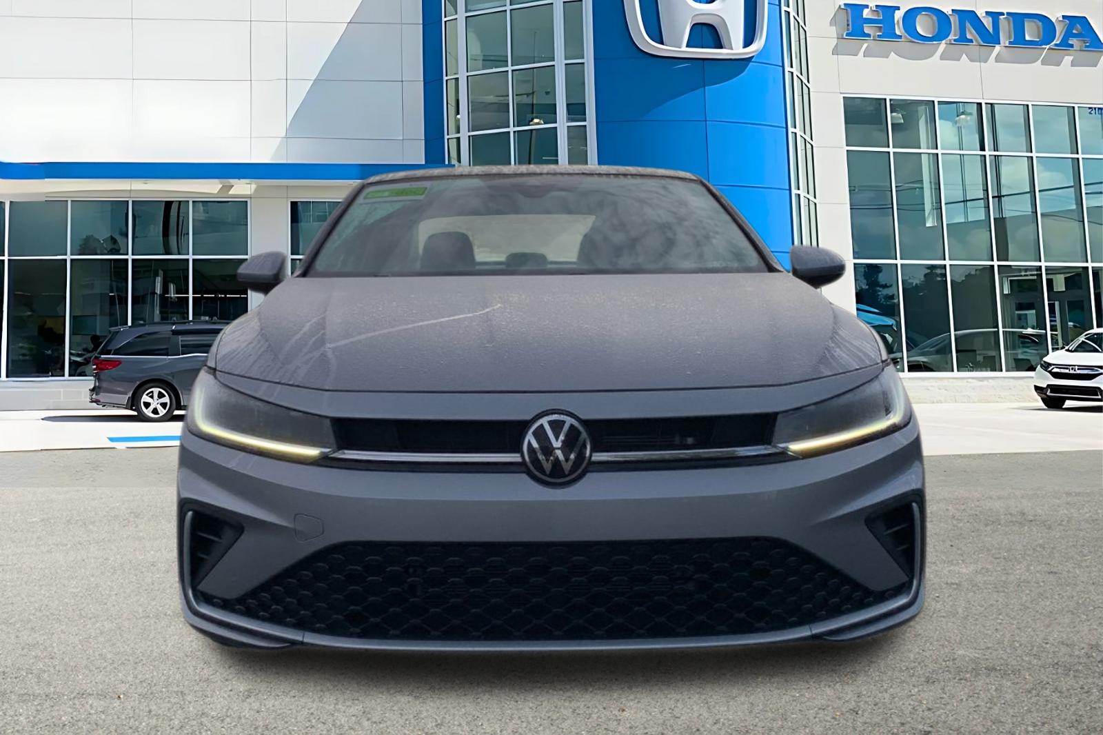 Used 2025  Volkswagen 1.5T SE image 8