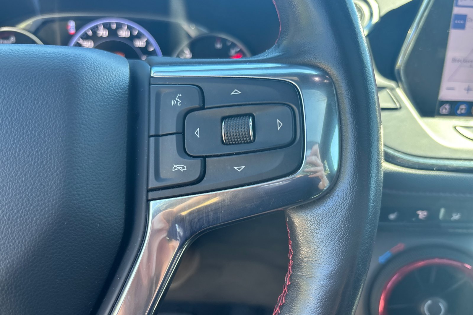 Used 2019 Red Chevrolet RS image 31
