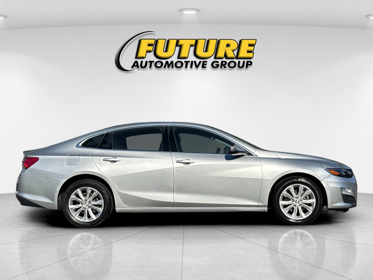 Used 2021 Silver Chevrolet LT image 3