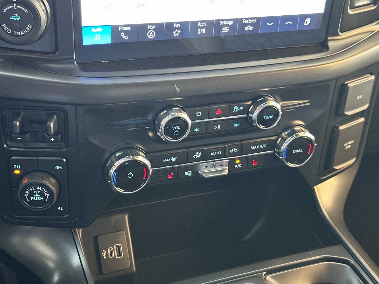 New 2026 White Ford Tremor image 19