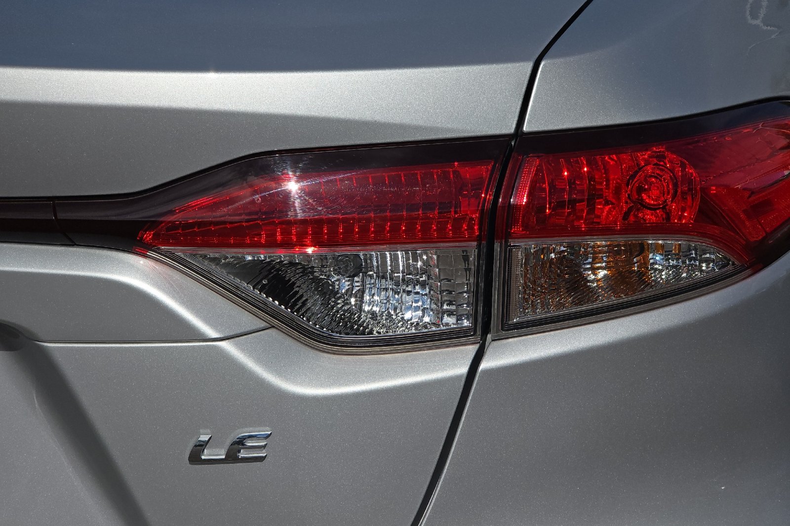 Certified Used 2022 Classic Silver Metallic Toyota LE image 25