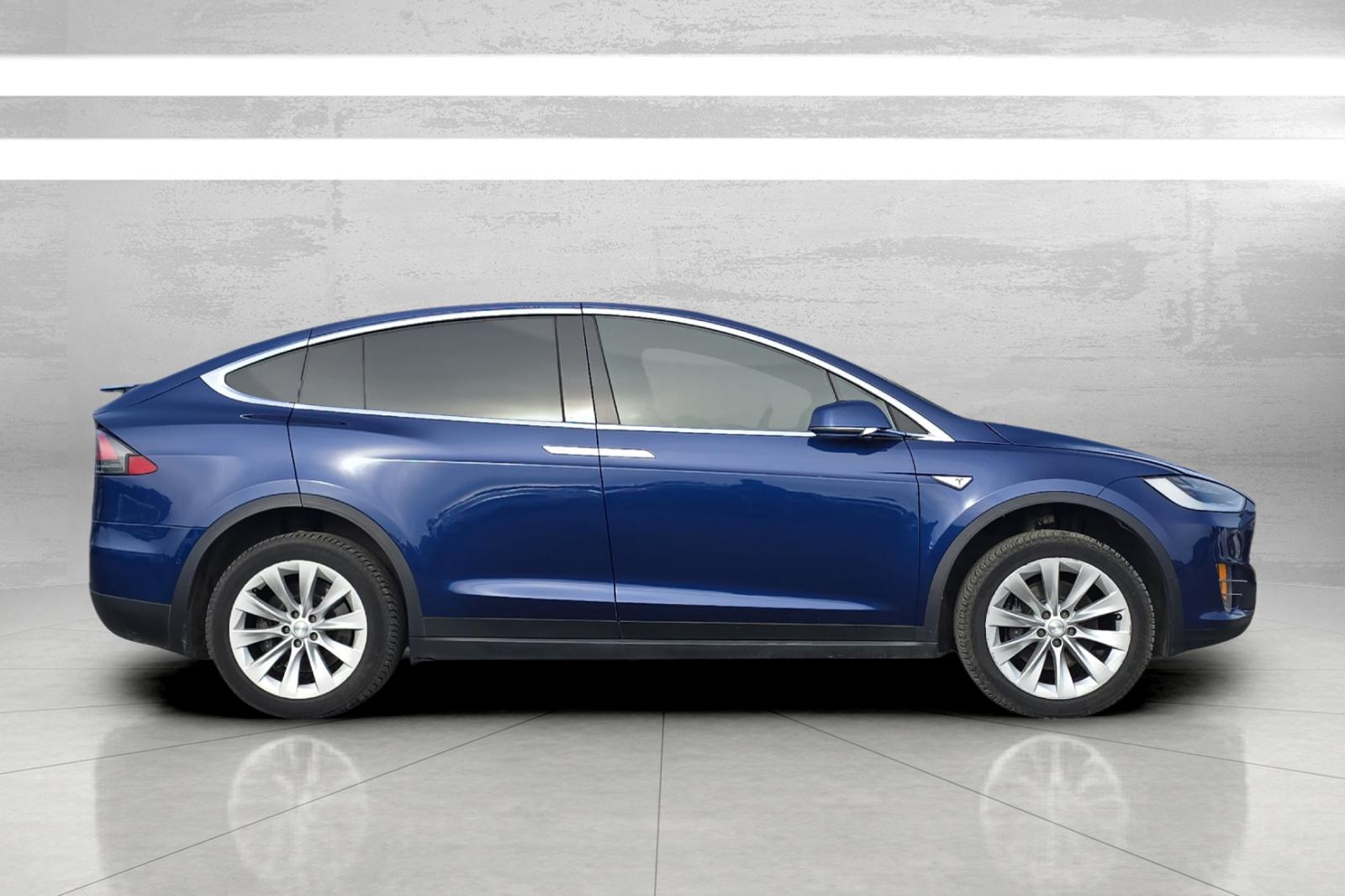 Used 2016  Tesla 60D image 3