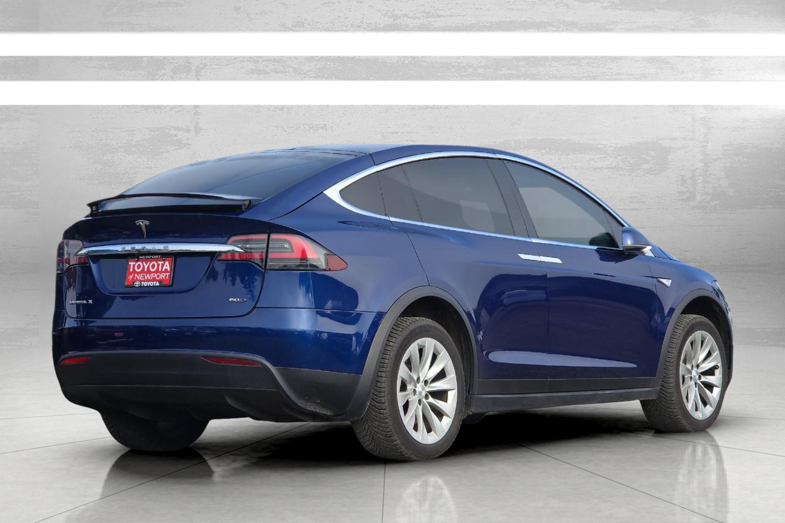 Used 2016  Tesla 60D image 4
