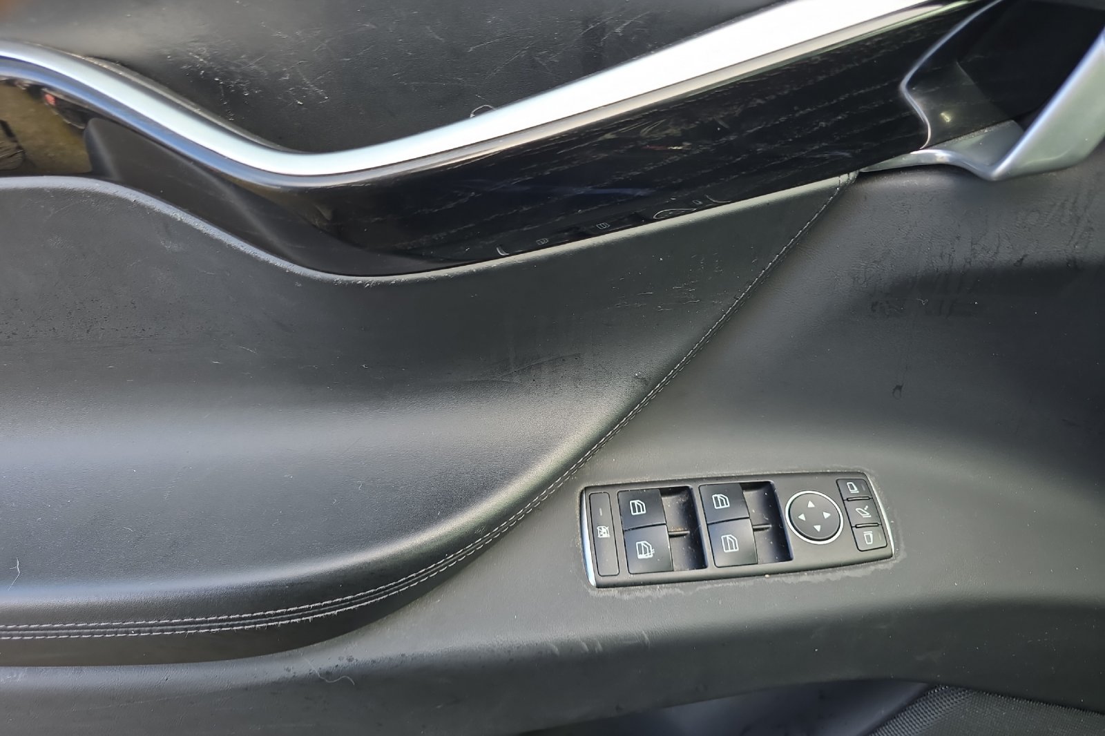 Used 2016  Tesla 60D image 8