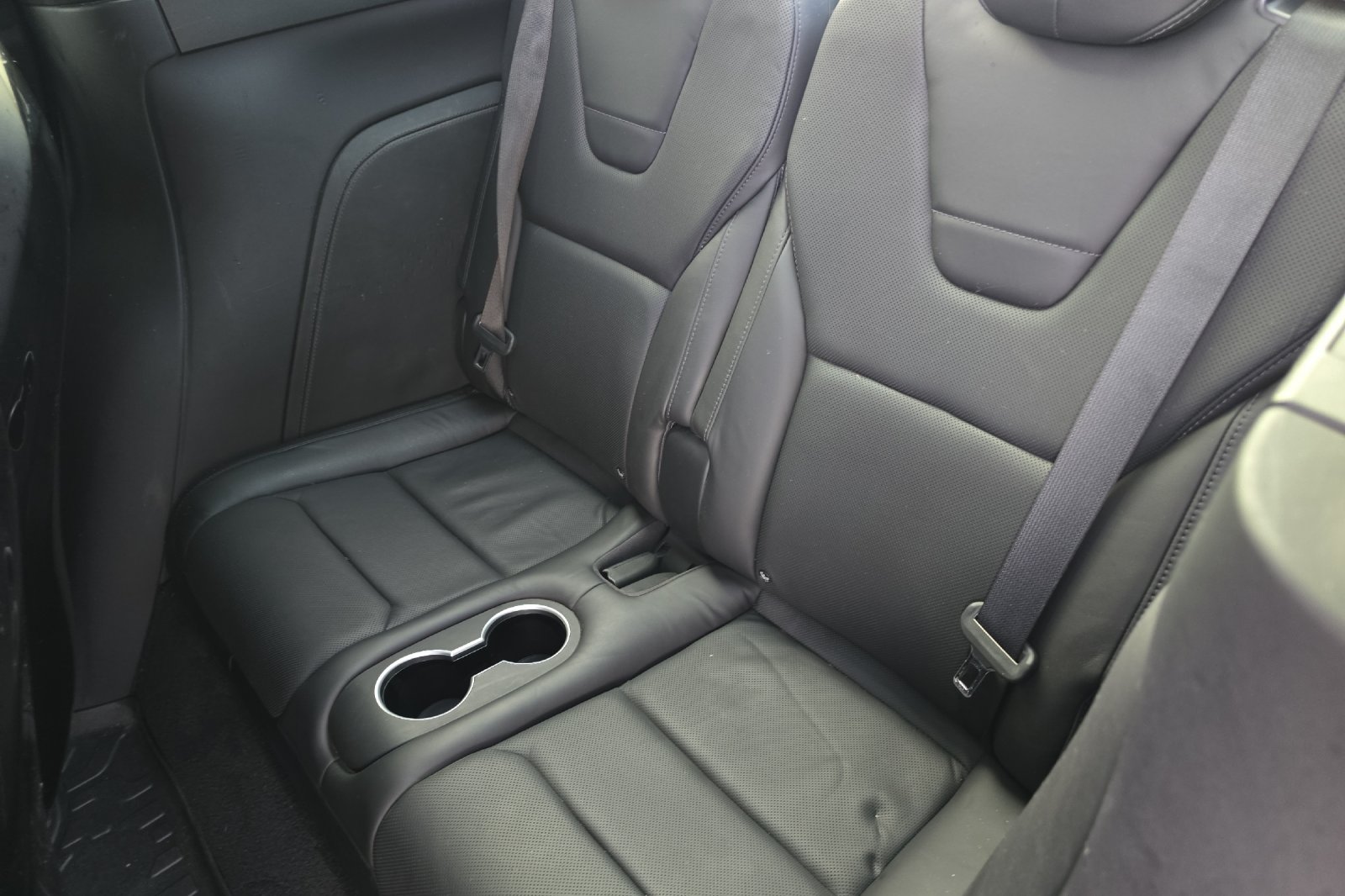 Used 2016  Tesla 60D image 12
