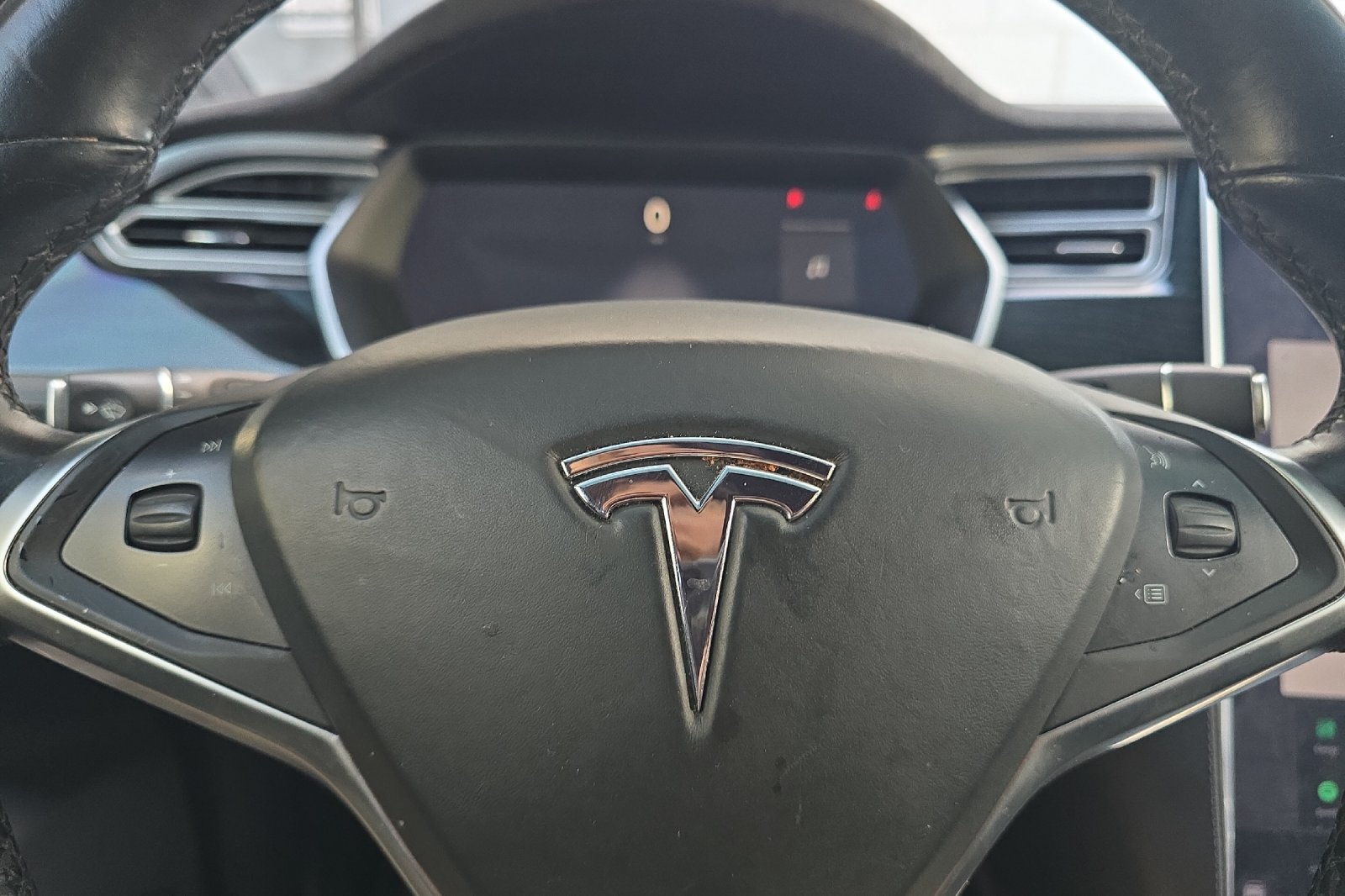 Used 2016  Tesla 60D image 21