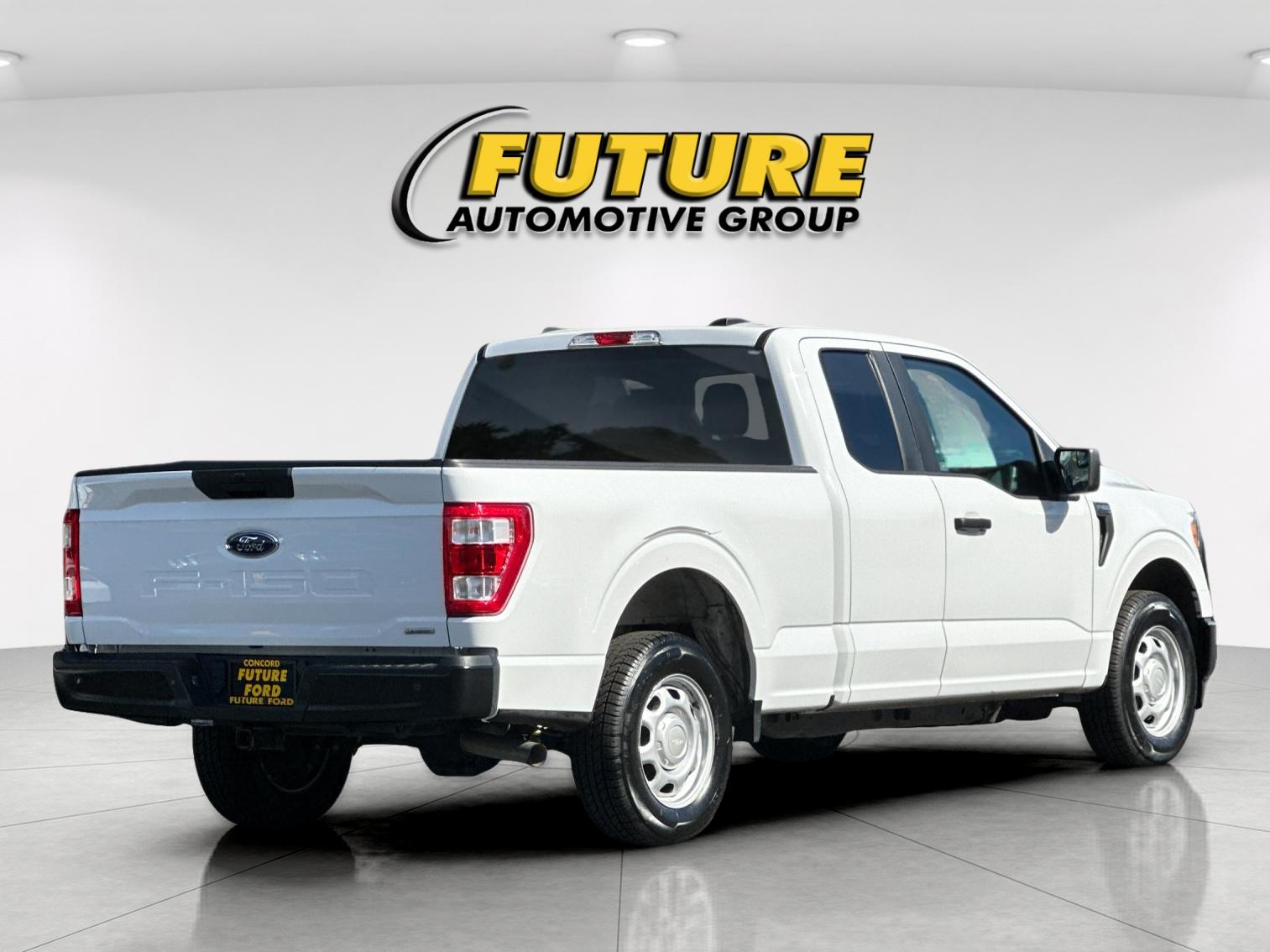Used 2022 White Ford XL image 3