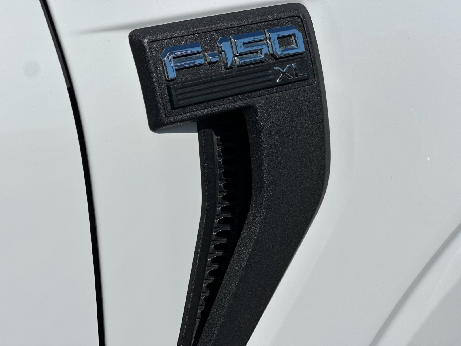 Used 2022 White Ford XL image 23