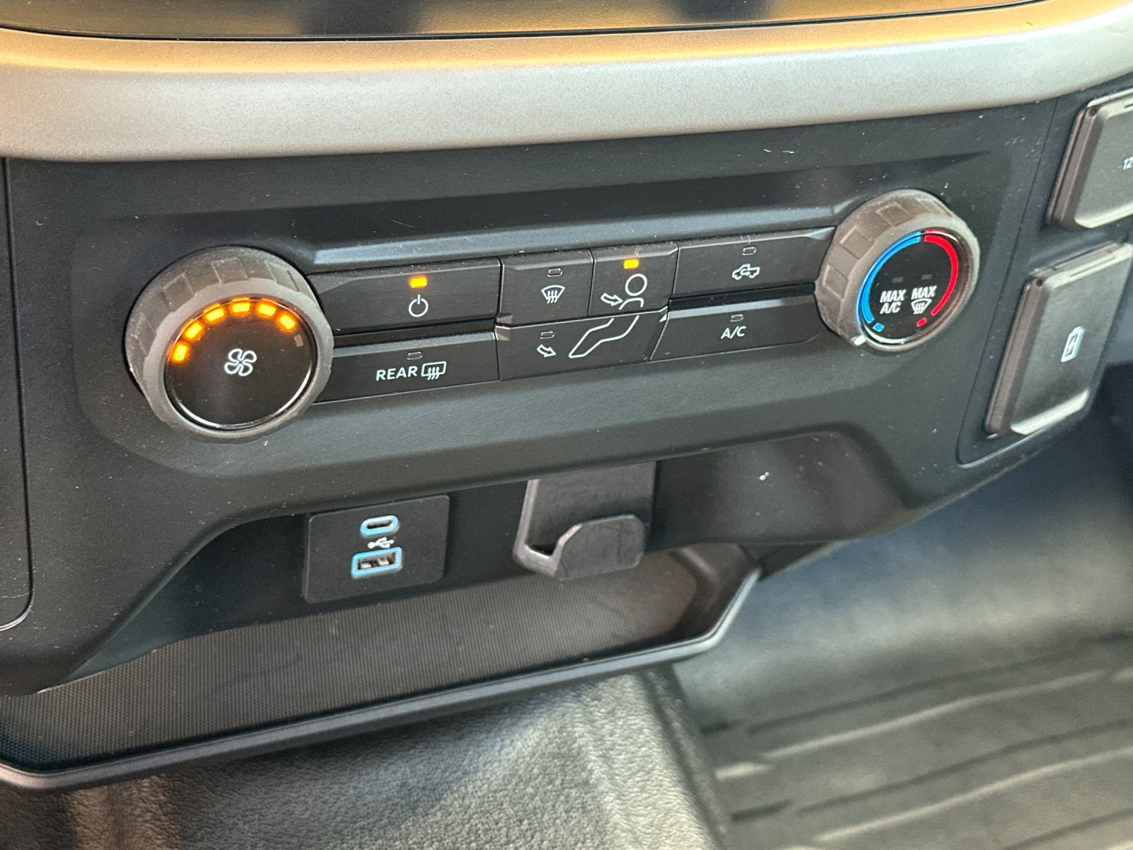 Used 2022 White Ford XL image 18