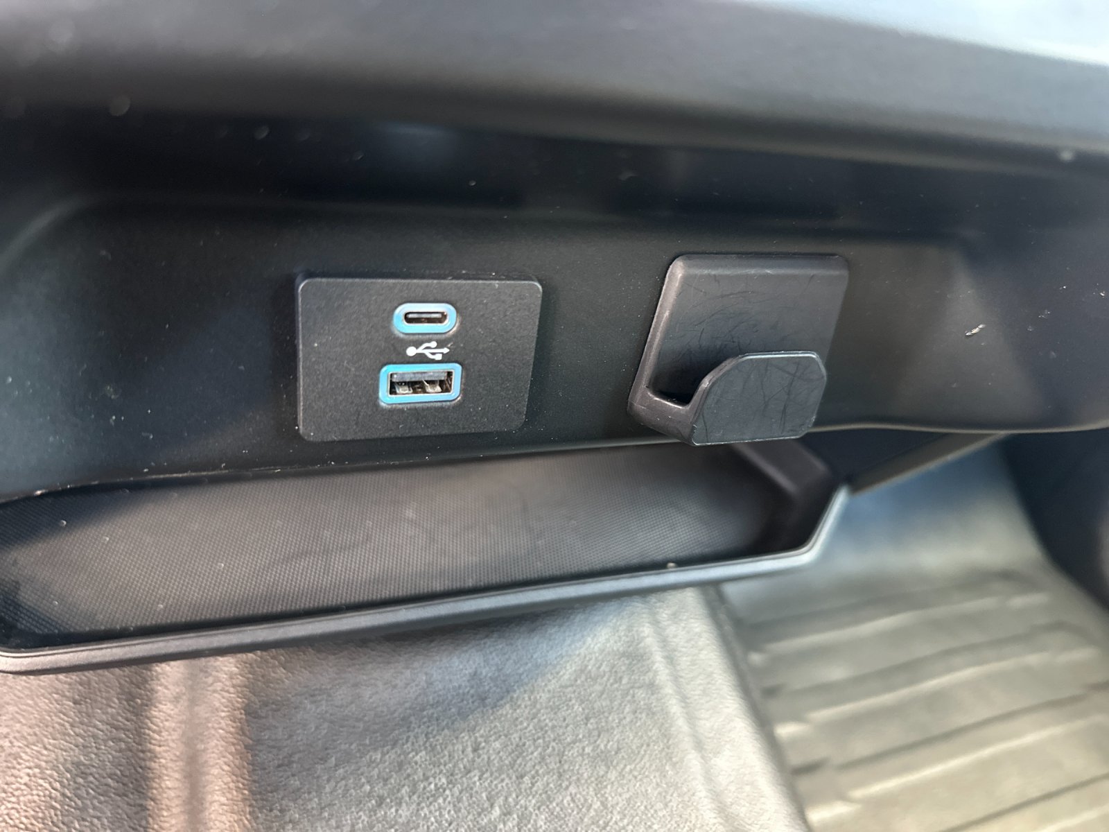 Used 2022 White Ford XL image 25