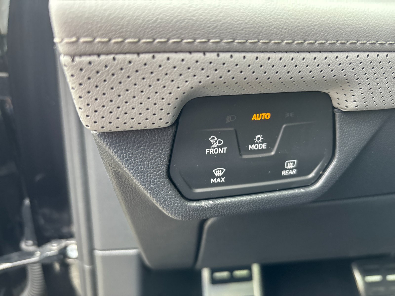 2025 Volkswagen Atlas Atlas Peak Edition - Photo 17