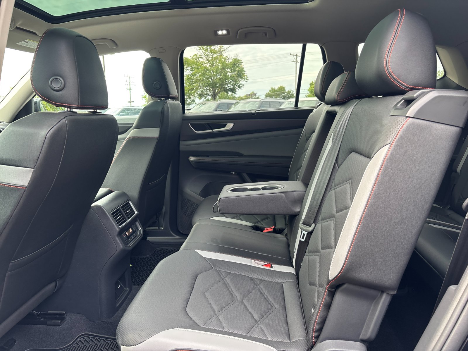 2025 Volkswagen Atlas Atlas Peak Edition - Photo 32