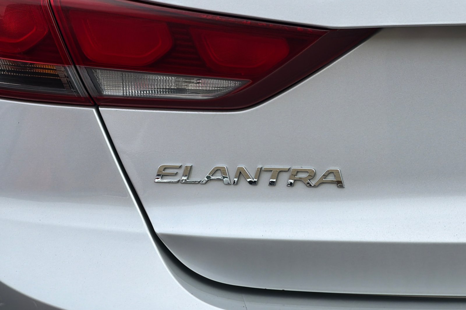 Used 2018 Silver Hyundai Value Edition image 22
