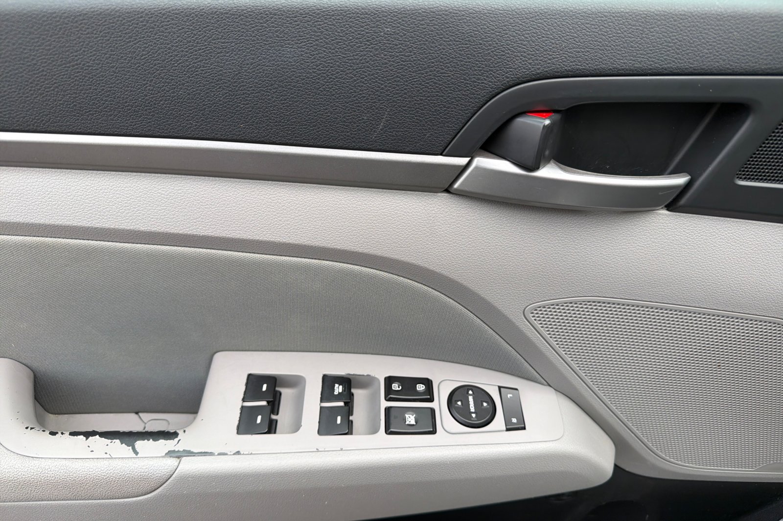 Used 2018 Silver Hyundai Value Edition image 8