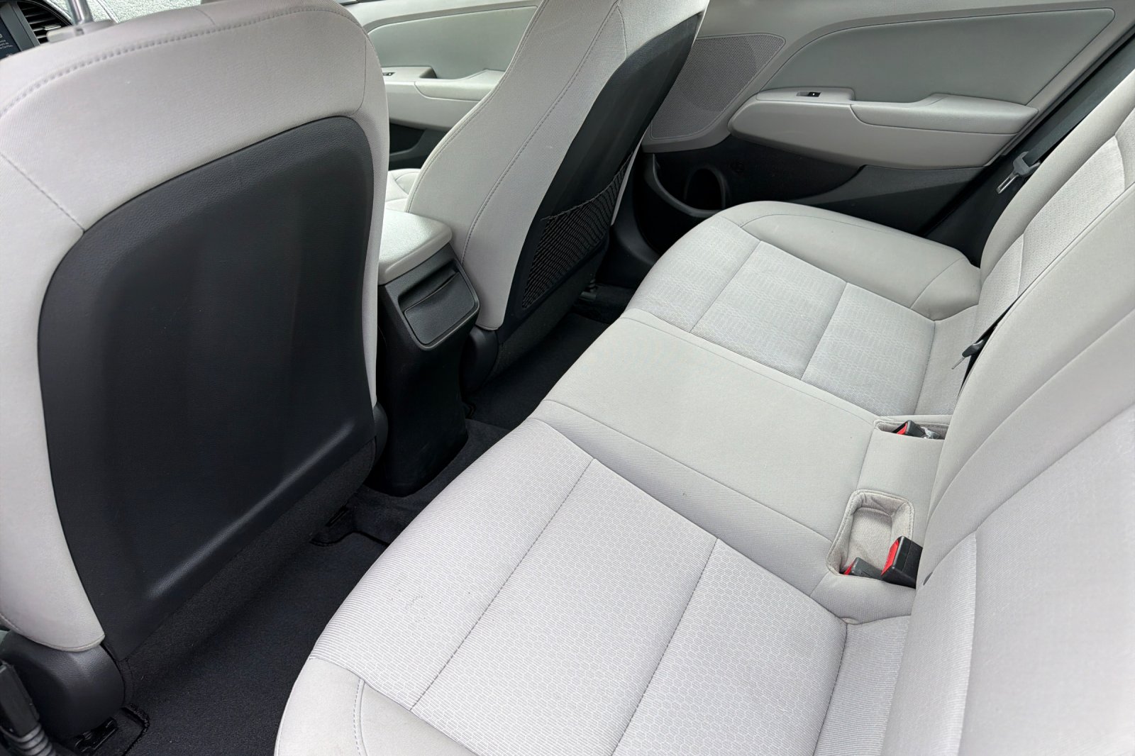 Used 2018 Silver Hyundai Value Edition image 9