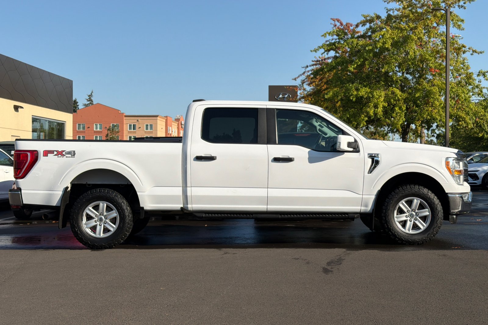 Used 2021  Ford XLT image 3