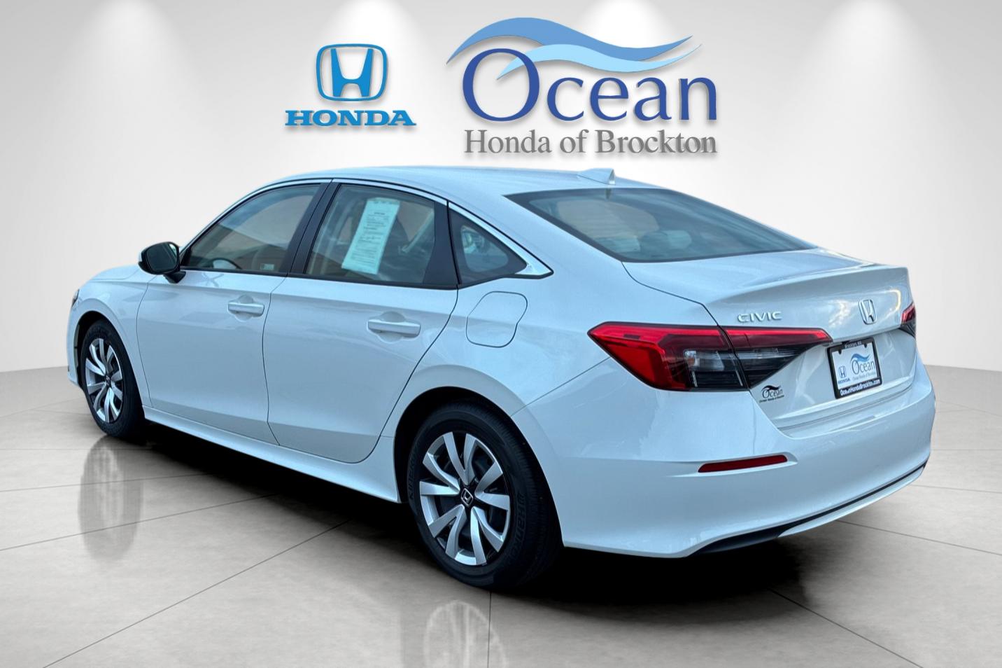 Used 2024 Platinum White Pearl Honda LX image 5