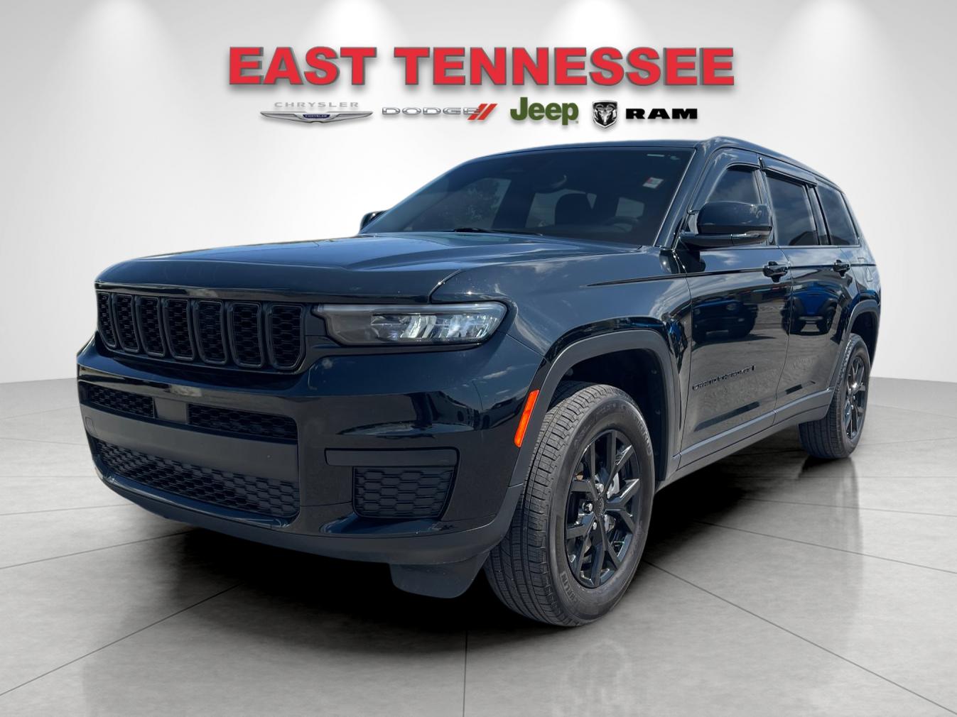 Used 2024 Black Jeep Altitude image 7