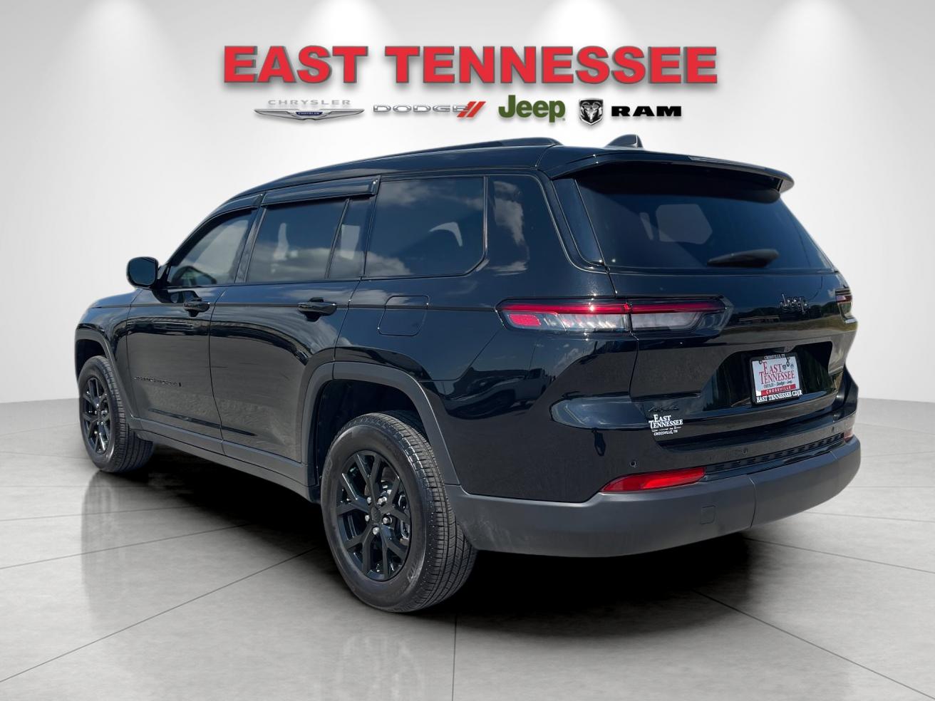 Used 2024 Black Jeep Altitude image 5