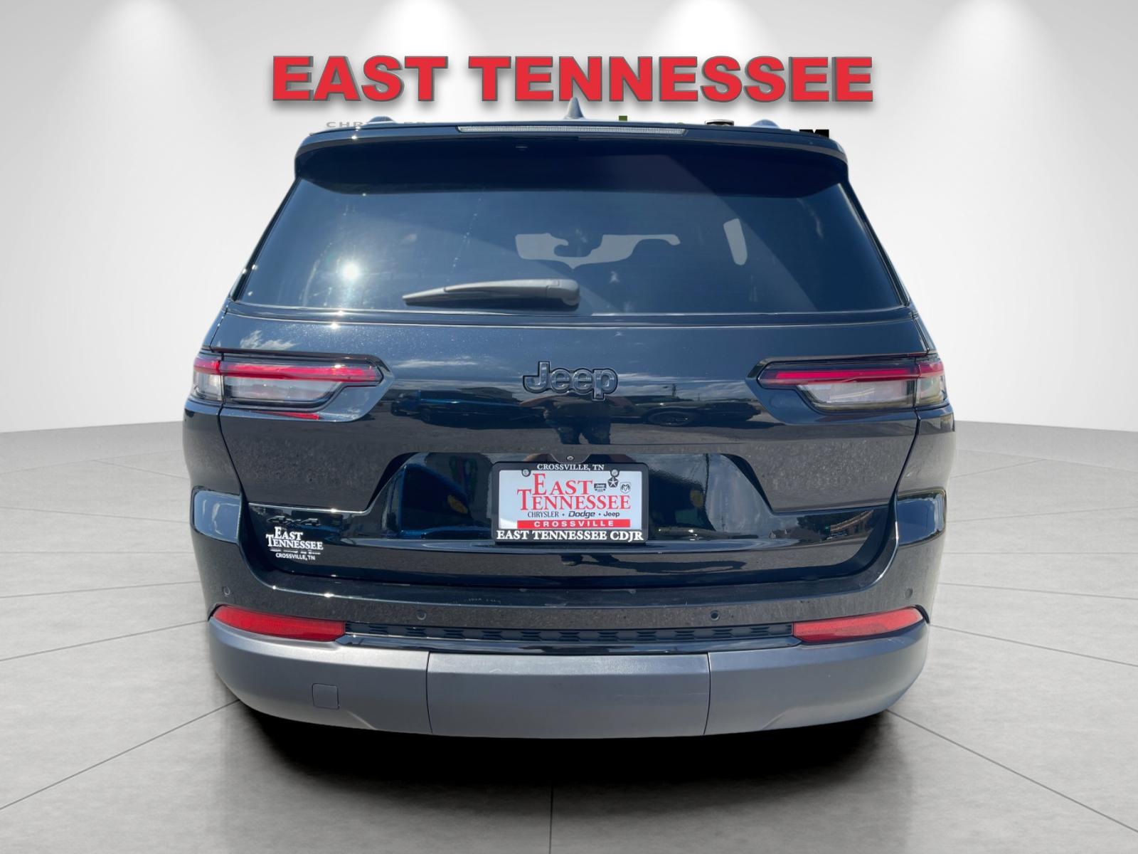 Used 2024 Black Jeep Altitude image 4