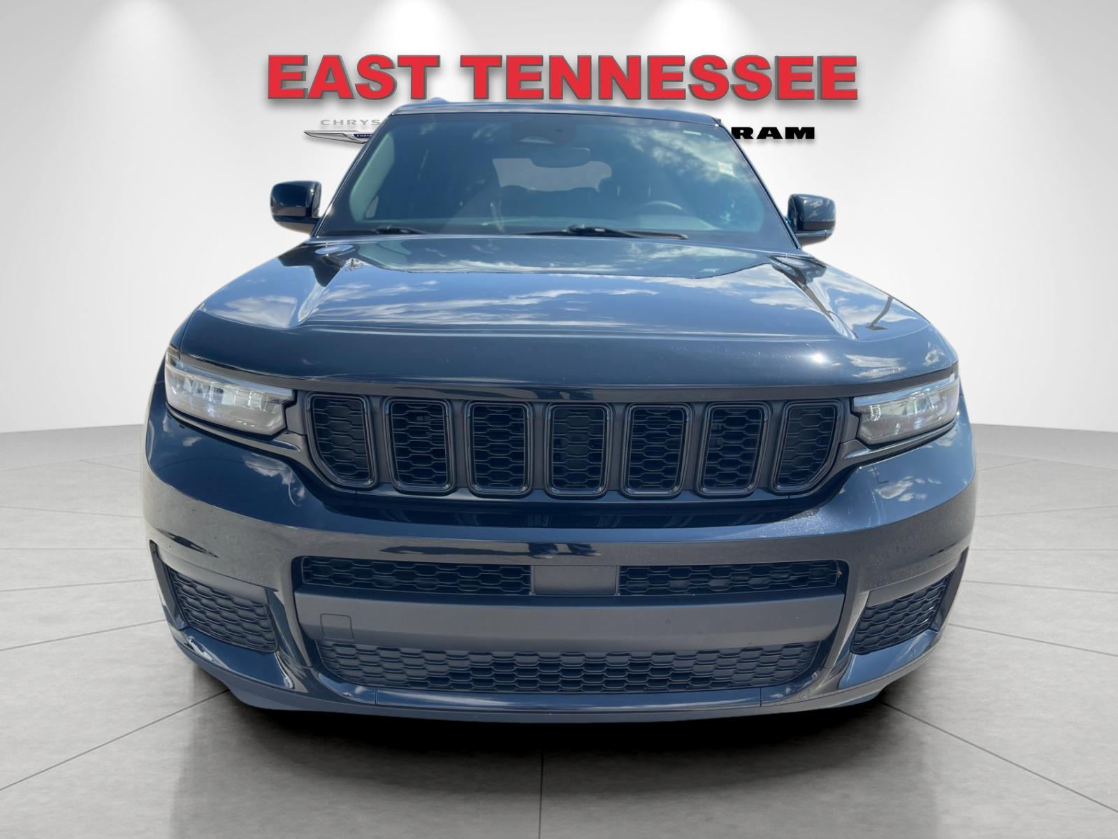 Used 2024 Black Jeep Altitude image 9