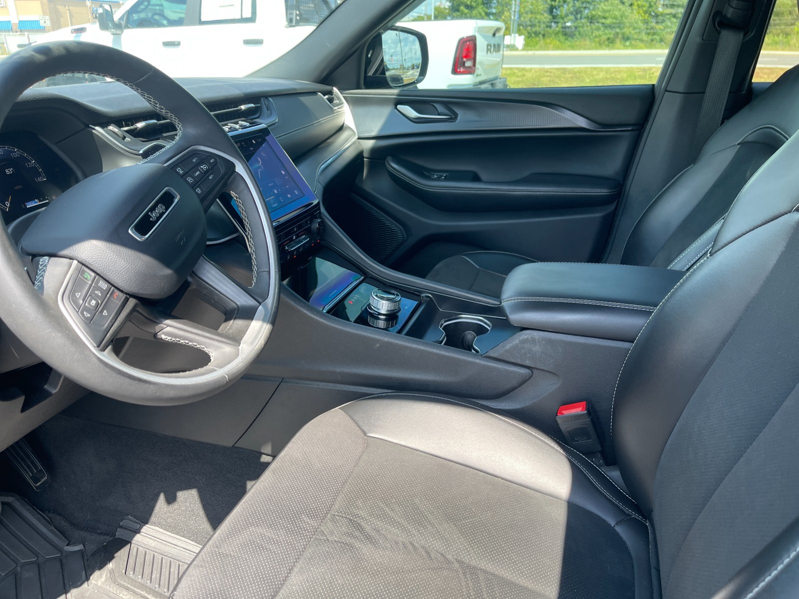 Used 2024 Black Jeep Altitude image 11