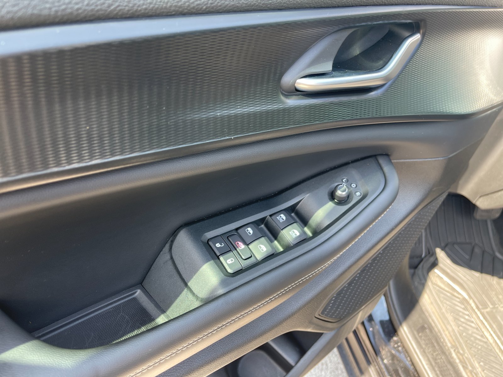 Used 2024 Black Jeep Altitude image 13